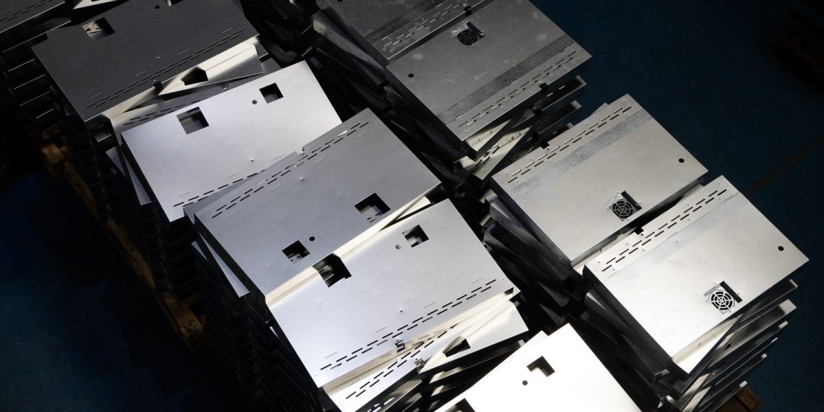 El acabado de aluminio anodizado permite una mayor resistencia a la corrosión y abrasión, además de obtener multitud de diseños.
